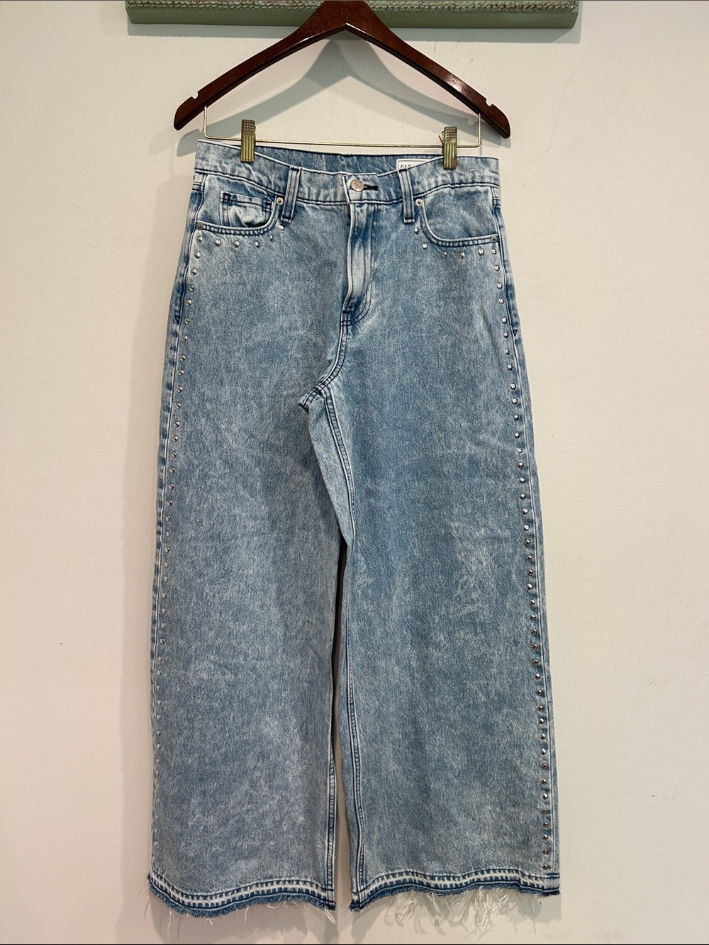 GAP Light Wash Blue Wide Leg Jeans with Stud Trim embellishments extra baggy 28